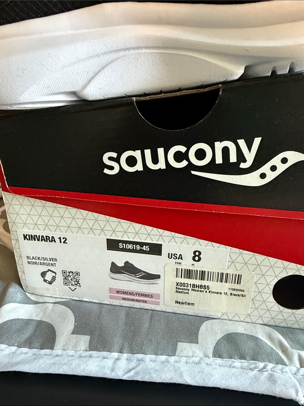 Saucony Kinvara 12 shoe Black and White New Size 8